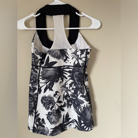 Lululemon Athletica Black and White Floral Tank Top size 6 NWOT - Picture 3 of 4